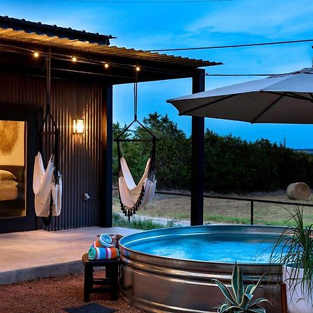 Vila Container Haus Pet Friendly With Cowboy Pool Fredericksburg Exteriér fotografie