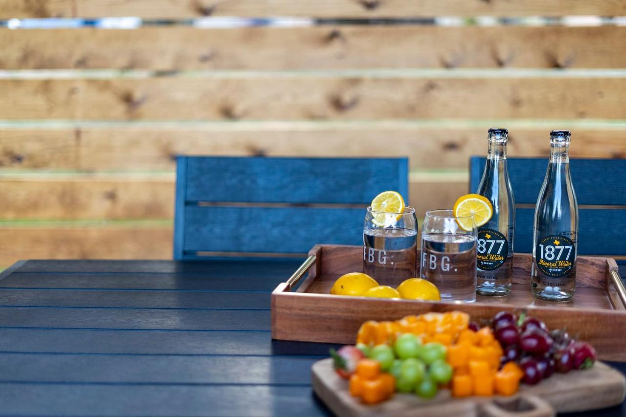 Vila Container Haus Pet Friendly With Cowboy Pool Fredericksburg Exteriér fotografie
