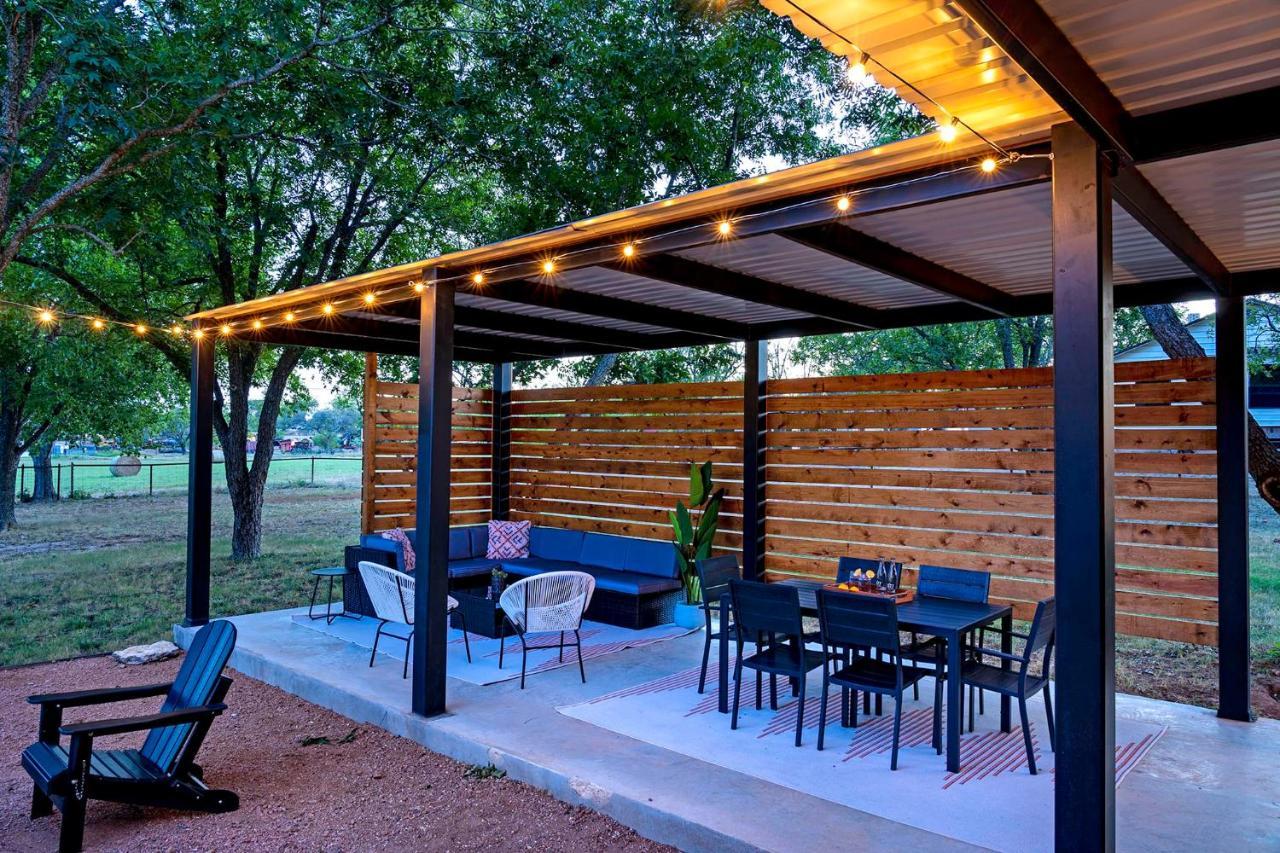 Vila Container Haus Pet Friendly With Cowboy Pool Fredericksburg Exteriér fotografie