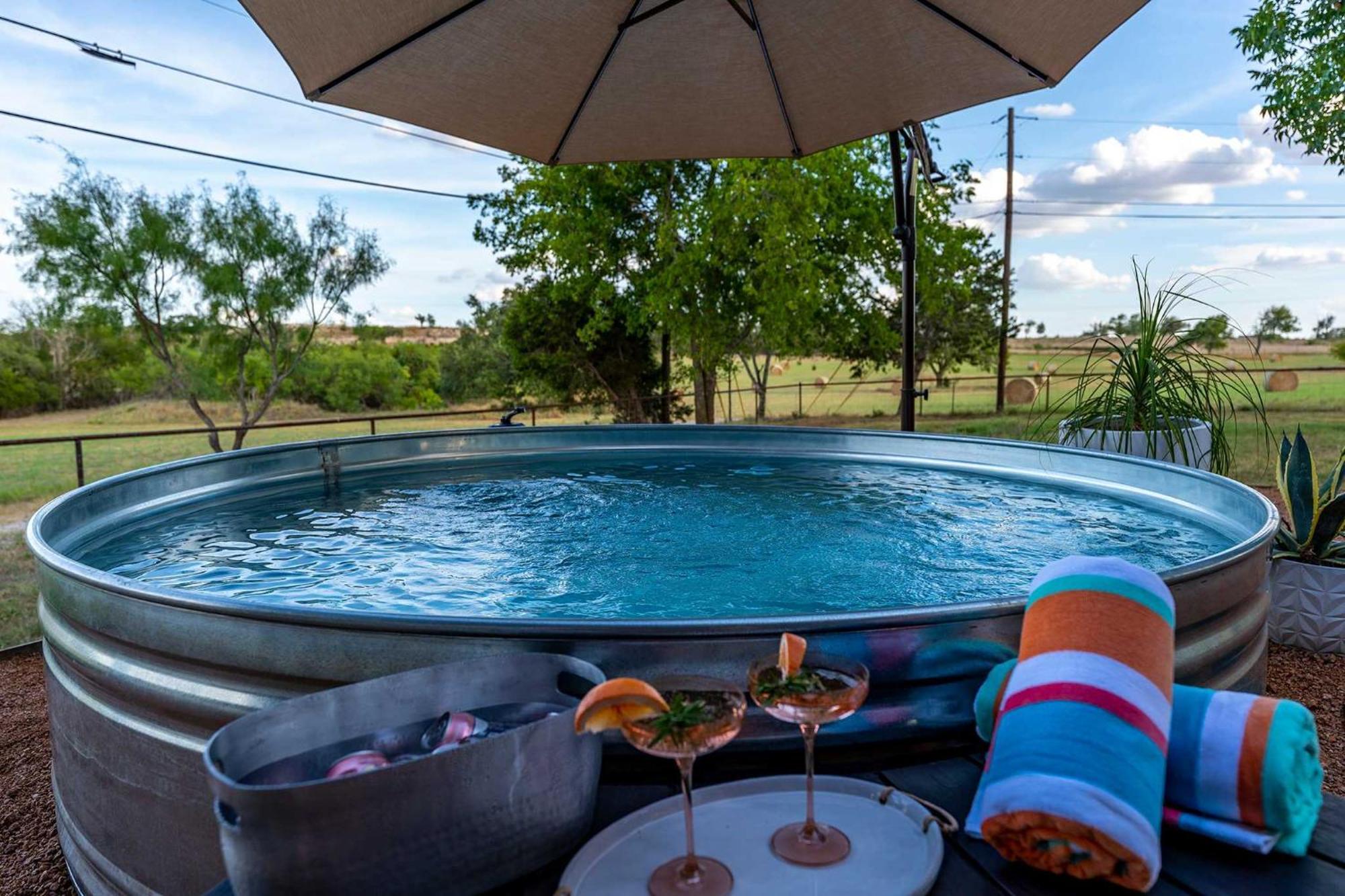 Vila Container Haus Pet Friendly With Cowboy Pool Fredericksburg Exteriér fotografie