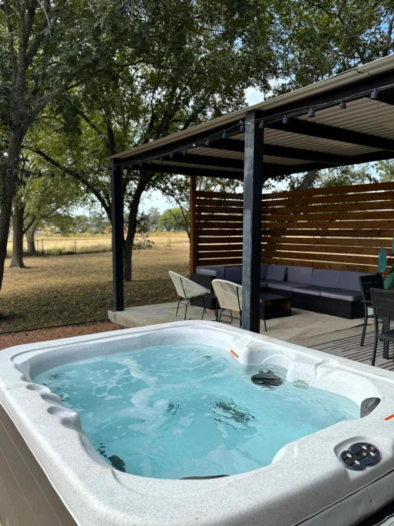 Vila Container Haus Pet Friendly With Cowboy Pool Fredericksburg Exteriér fotografie