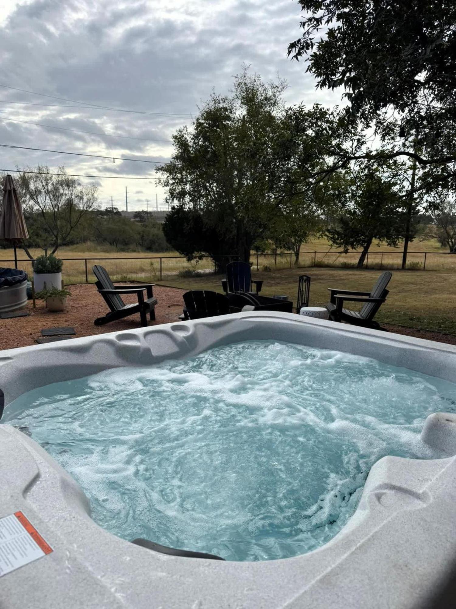 Vila Container Haus Pet Friendly With Cowboy Pool Fredericksburg Exteriér fotografie