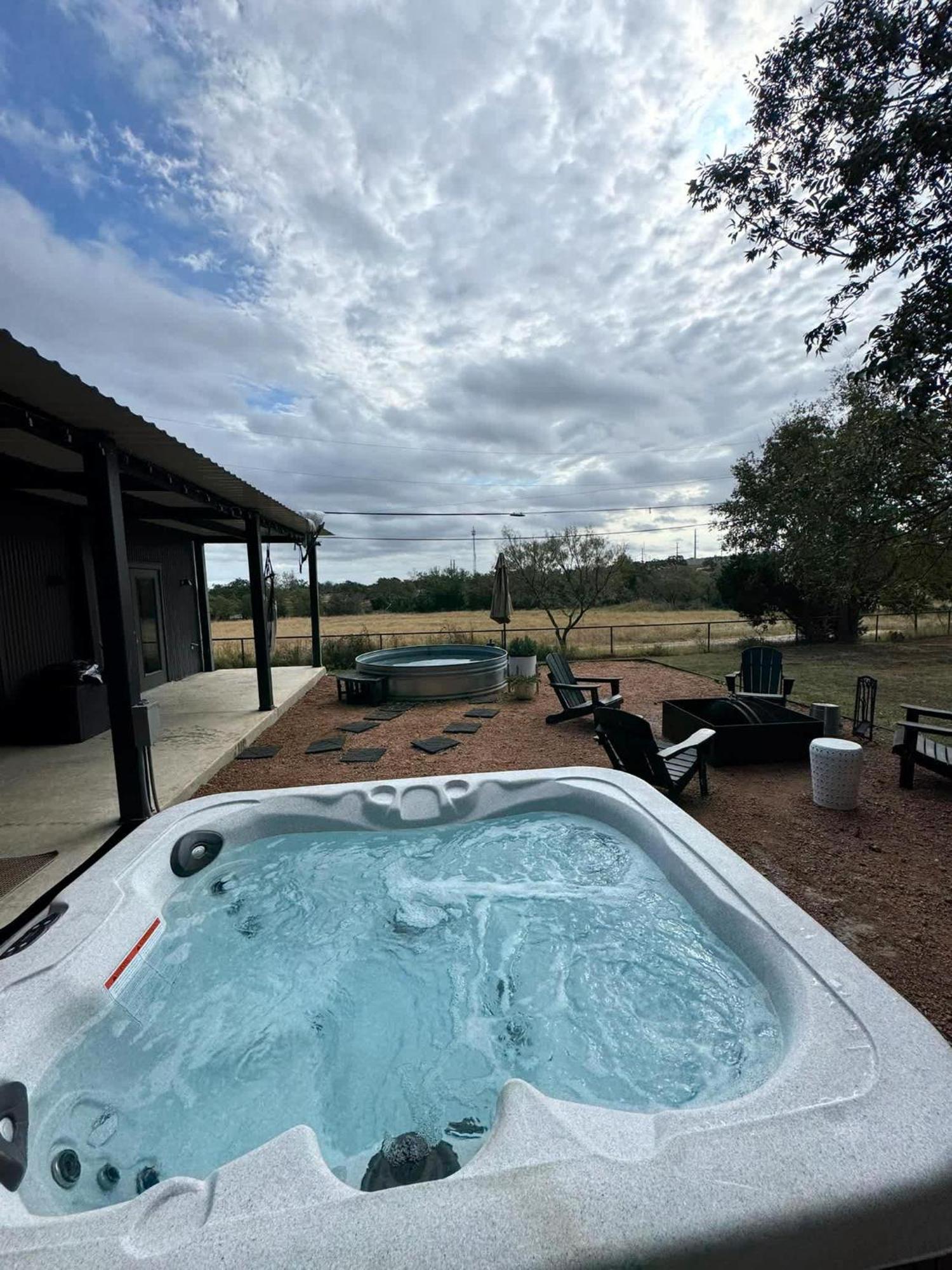 Vila Container Haus Pet Friendly With Cowboy Pool Fredericksburg Exteriér fotografie