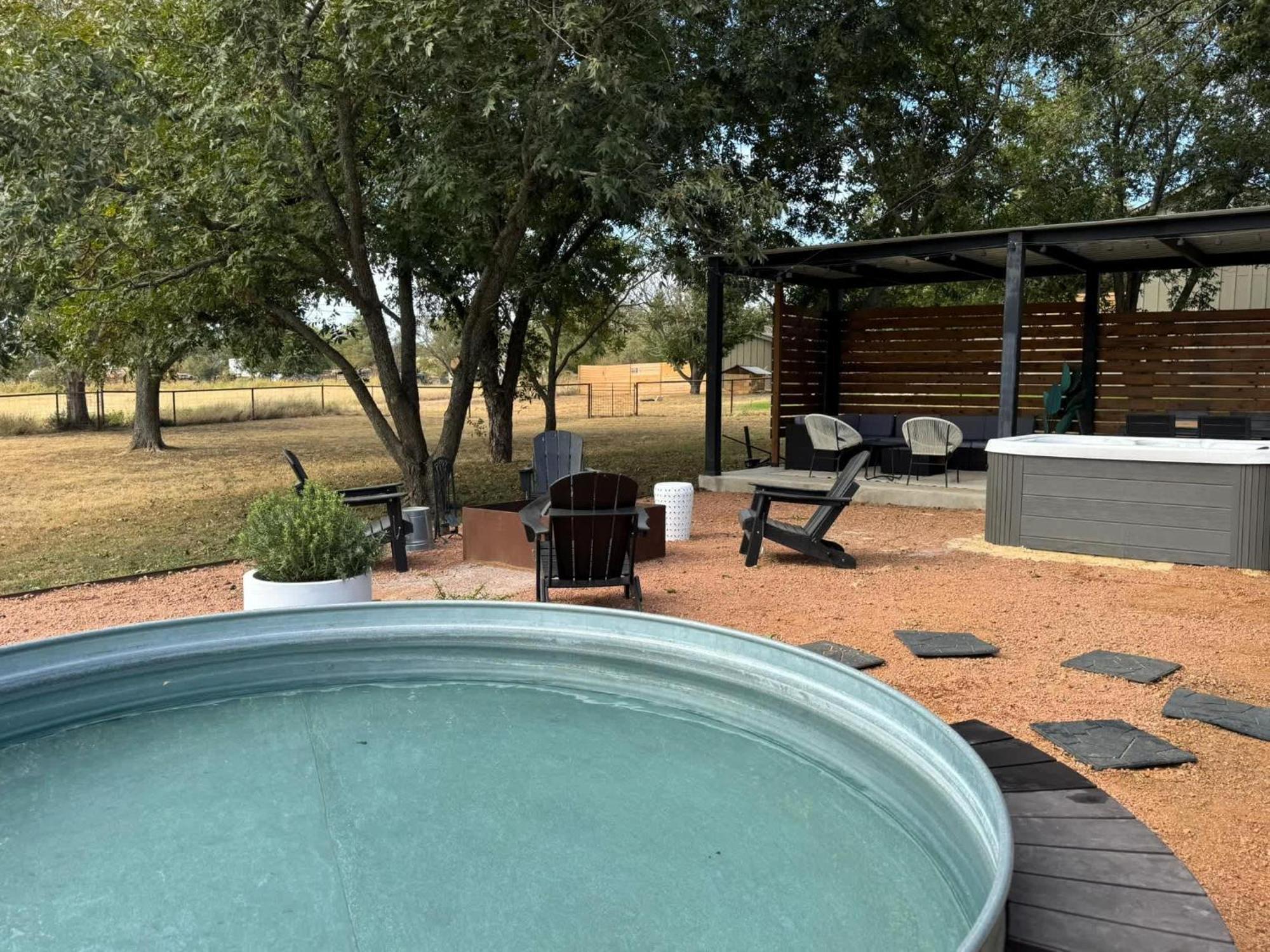 Vila Container Haus Pet Friendly With Cowboy Pool Fredericksburg Exteriér fotografie